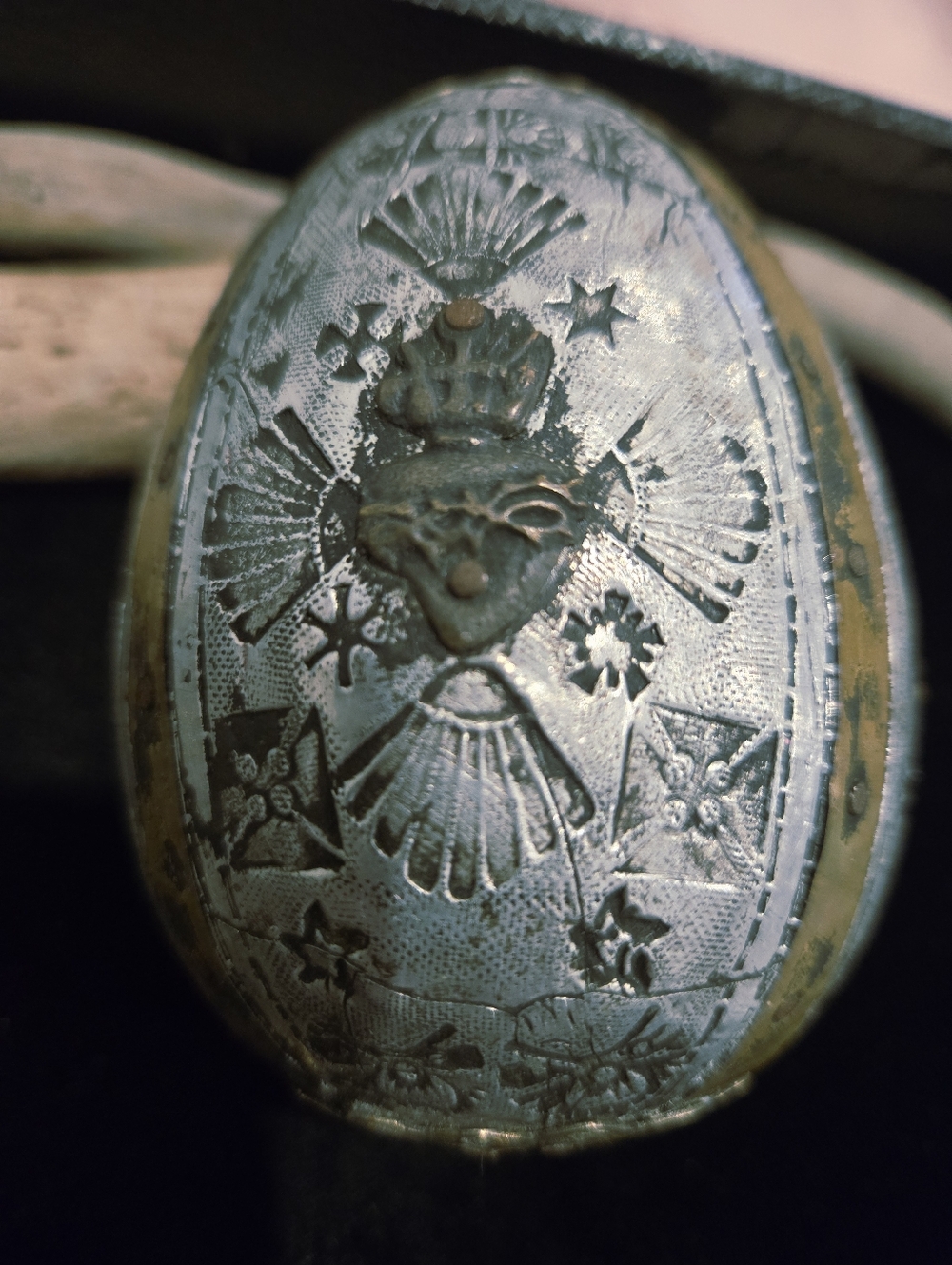 Vintage Mexican Milagro Prayer Egg - Picture 4 of 6